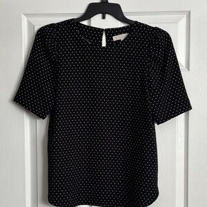 LOFT SHORT SLEEVE BLOUSE in Black w/white dots Size Small